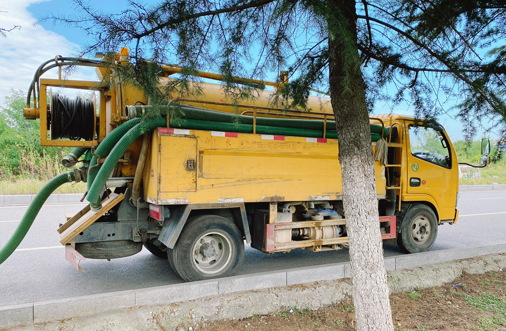 283锁二清洗抽粪车